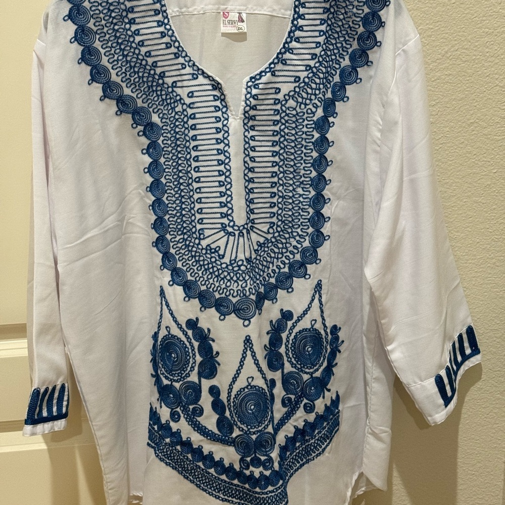 NWOT Women's White Cotton Tunic with Blue Embroidery XXL